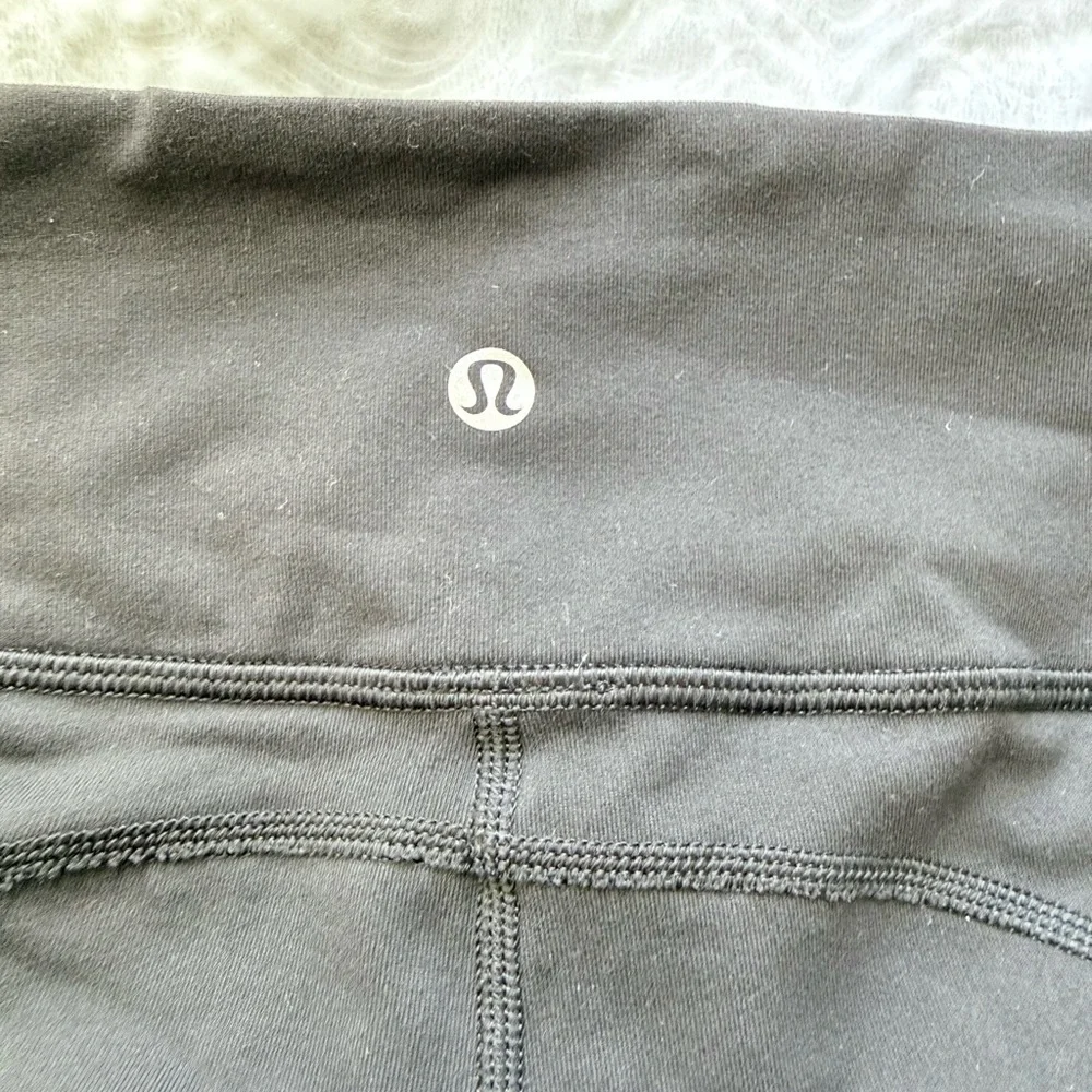 Lululemon Black Cropped Leggings Ruched Hem Size 4 - Picture 5 of 9